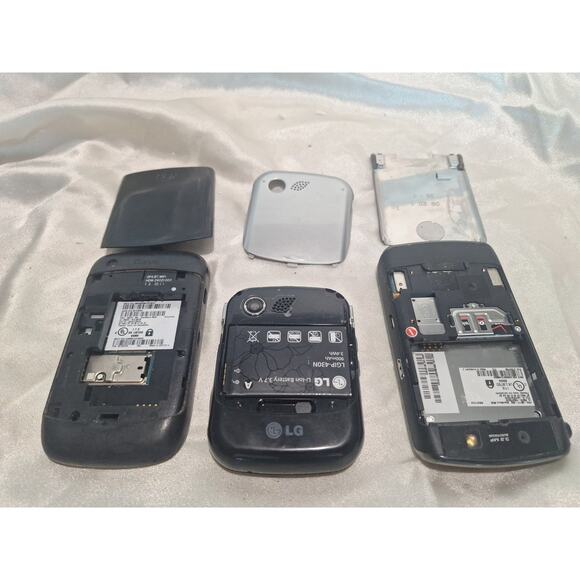 Vintage Cell Phone Lot – BlackBerry Curve 8530, Storm2 9550, LG MN240 Parts Only - Picture 3 of 7